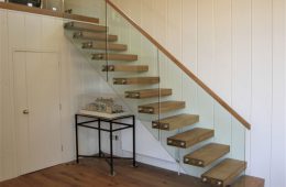 Cantilevered staircases