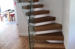 Cantilevered staircases