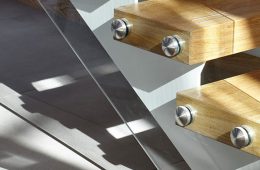 Inboard string staircases