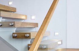 Inboard string staircases