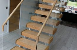 Inboard string staircases
