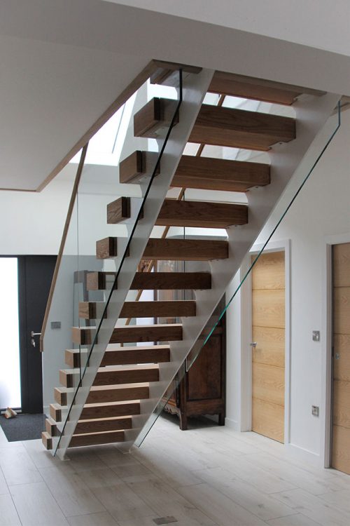 Inboard string staircases