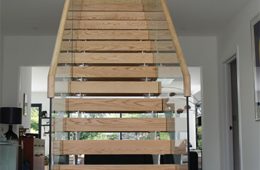 Inboard string staircases