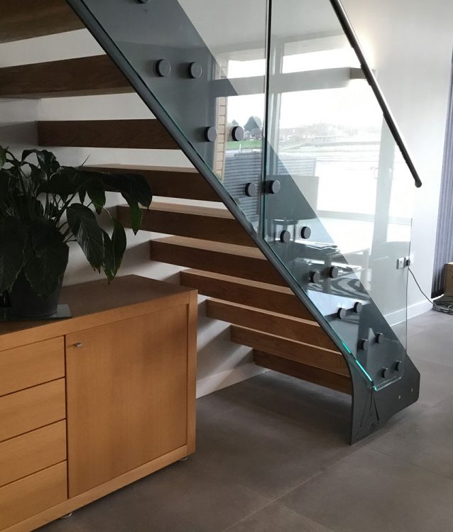 Straight and Cantilevered staircase