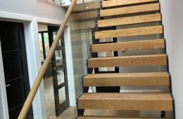 Cut string staircase